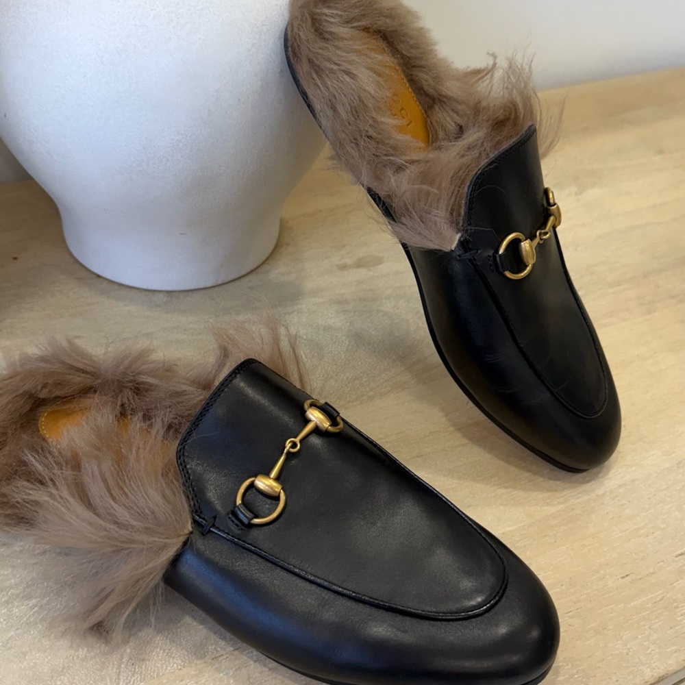Gucci Black Leather Loafers with Brown Fur and Gold Hardware - Picture 4 of 7